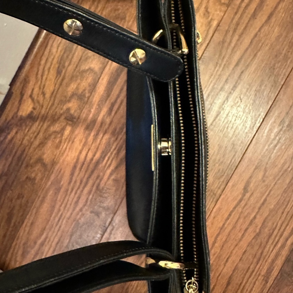 Charles Jourdan Black Leather Shoulder Bag - Picture 4 of 9